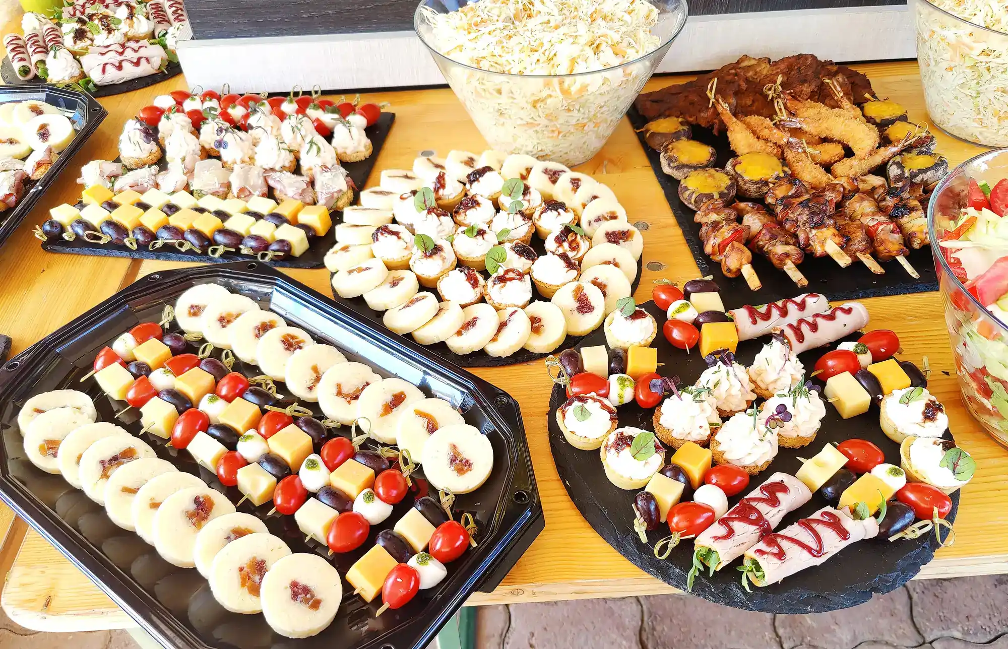 @T:alt_tableSpreadFar
