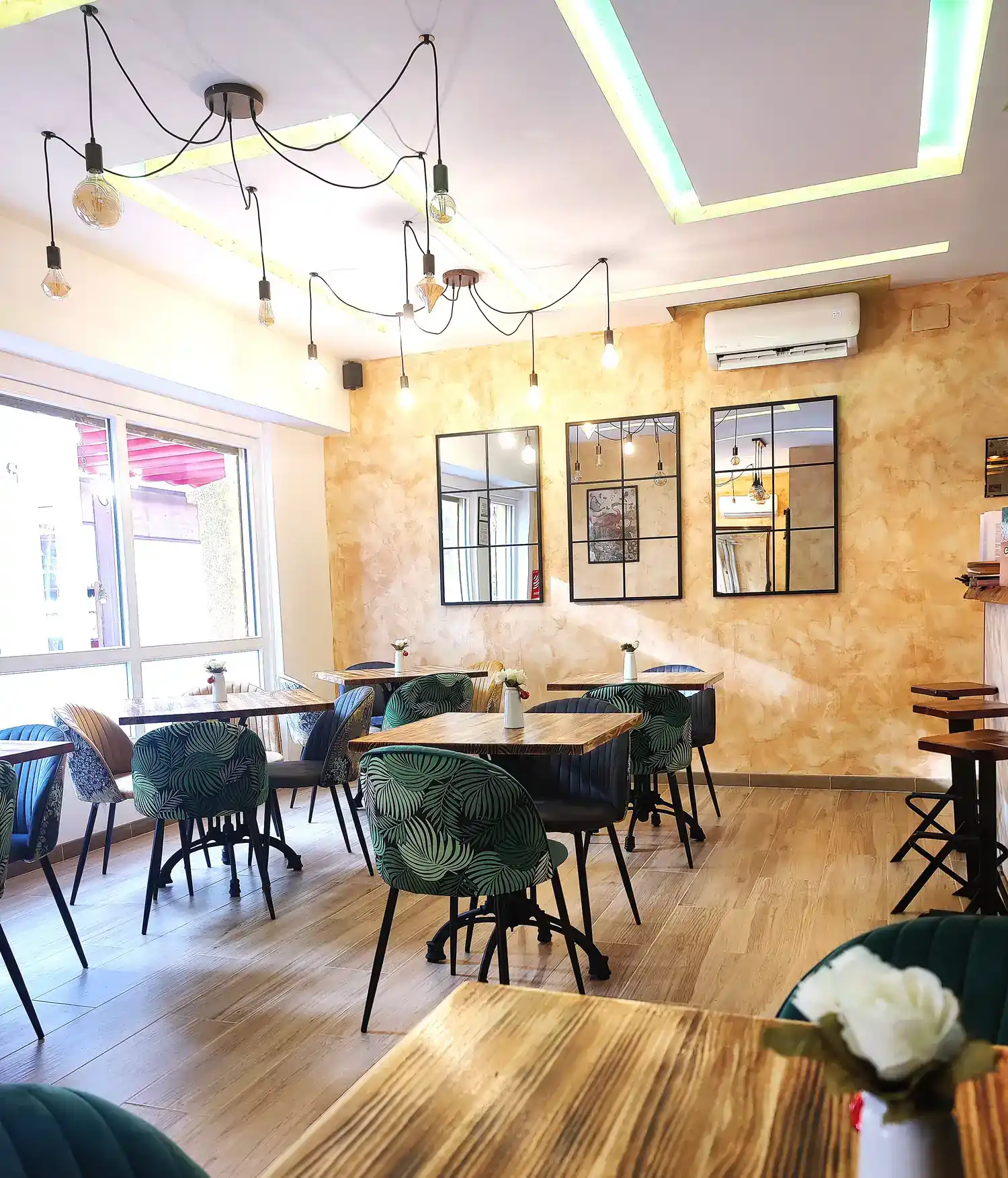 @T:alt_diningRoom