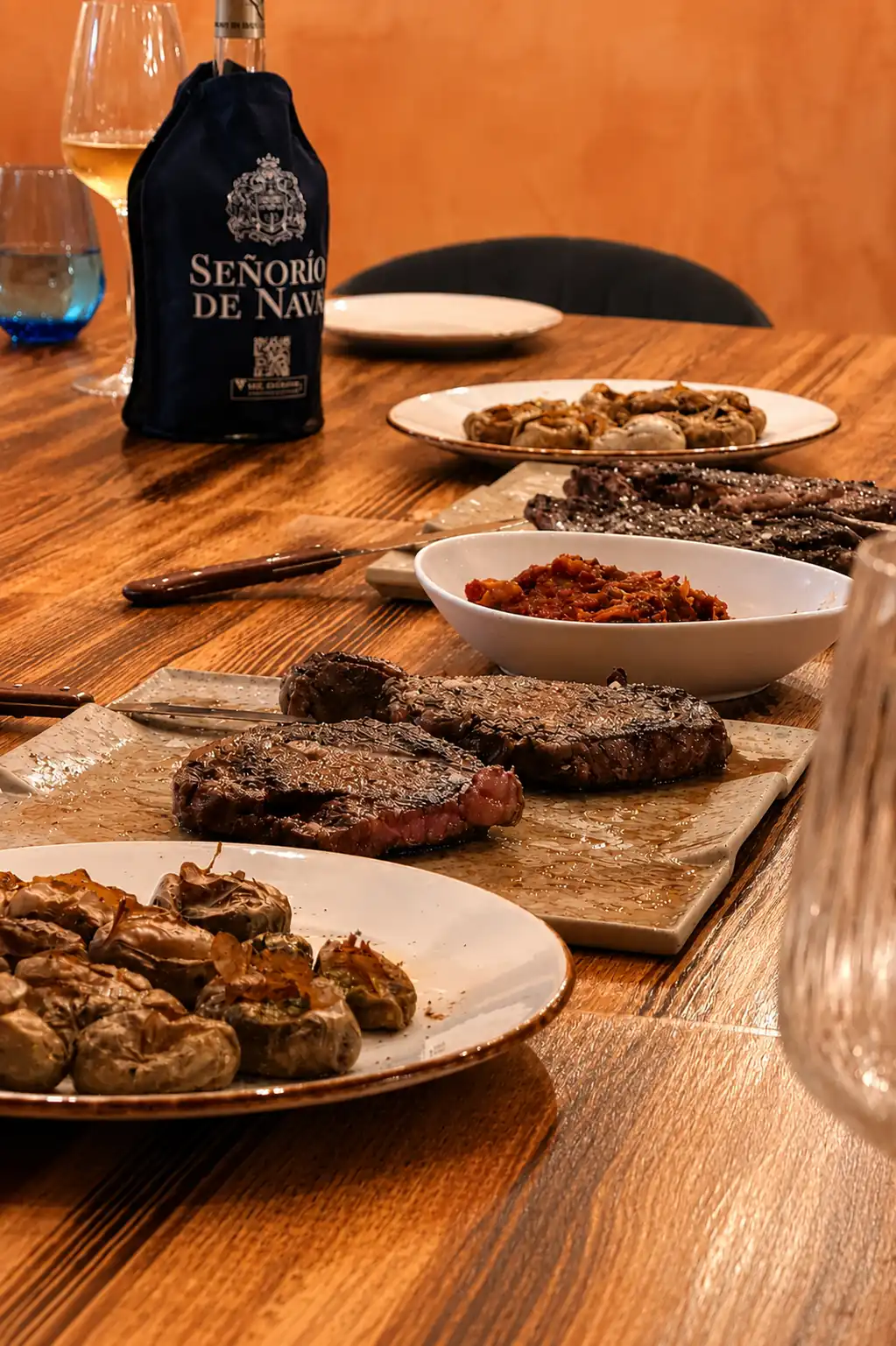 @T:alt_tableWithSteak